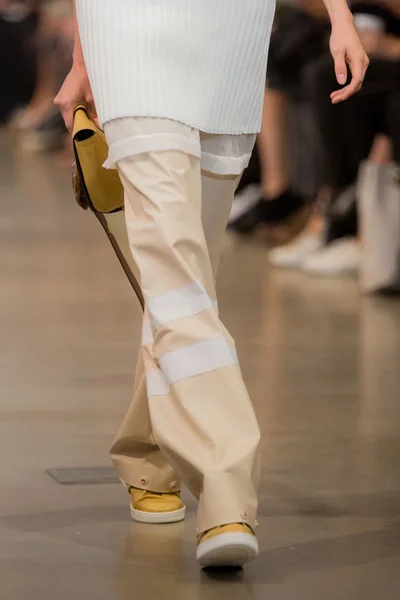 Look 3